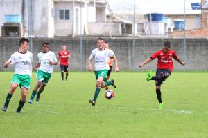 Em chute cruzado, Douglas marcou o segundo gol do Brasil. Foto: Gustavo Pereira