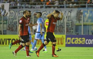Em cobrança de falta, Ednei abriu o placar e fez o primeiro gol com a camisa Xavante. Foto: Fernando Torres/Paysandu