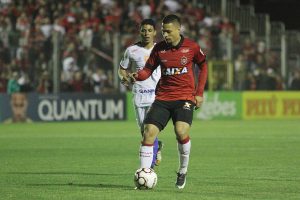Rafinha fez os dois gols Xavantes na partida. Foto: Carlos Insaurriaga